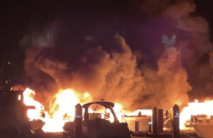 Explosão misteriosa queima barcos e força restaurante a evacuar Explosão misteriosa queima barcos e força restaurante a evacuar