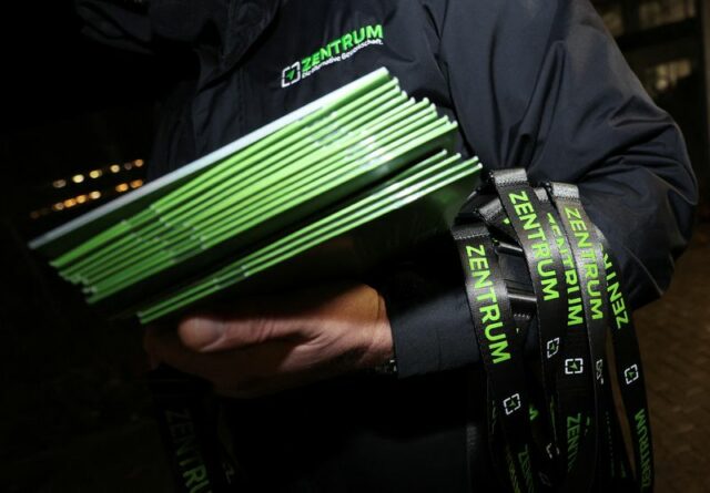 Extrema direita alemã corteja trabalhadores automotivos insatisfeitos Yahoo news home