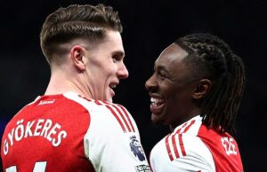 Eze prova ser o inimigo do Tottenham novamente enquanto o Arsenal continua a disputa pelo título da Premier League Eze prova ser o inimigo do Tottenham novamente enquanto o Arsenal continua a disputa pelo título da Premier League