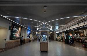 FAA suspende todos os voos em El Paso, Santa Teresa devido a questões de segurança Luminárias novas e criativas foram instaladas no Aeroporto Internacional de El Paso em 7 de agosto de 2025.