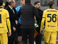 Fabregas de Como, Allegri de Milan e um suposto puxão da camisa de Saelemaekers O técnico italiano do AC Milan, Massimiliano Allegri, à esquerda, deixa o campo após receber cartão vermelho e discutir com o técnico espanhol do Como, Cesc Fabregas, durante a partida de futebol da Série A italiana