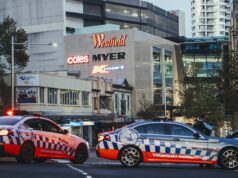 Famílias de coração partido ouvirão respostas sobre o esfaqueamento em massa de Bondi Junction Multidões de compradores em pânico saíram do shopping enquanto Cauchi atacava.