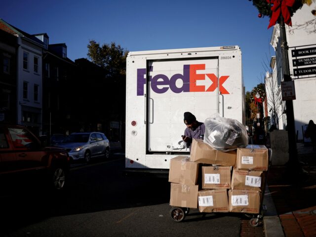 FedEx processa governo dos EUA por reembolso de tarifas após decisão da Suprema Corte

