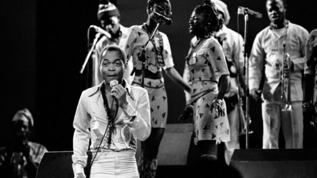 Fela Kuti se torna o primeiro africano a receber o F Cara