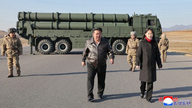 Filha do líder norte-coreano Kim Jong Un vista como futura sucessora: agência de espionagem
