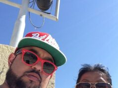 Filho é preso sob suspeita de assassinato depois que o corpo de sua mãe de 74 anos é encontrado em casa – enquanto vizinhos chorosos prestam homenagem à ‘pessoa mais legal que você poderia conhecer’ Na foto estão Angela Biggs, de 74 anos, e seu filho, Richard Clayton, 44, que foi preso sob suspeita de seu assassinato.