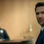 No final da 3ª temporada, Mickey Haller foi preso depois que a polícia encontrou um corpo em seu porta-malas.