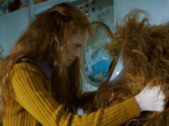 ‘Fing!’ Crítica: Roald Dahl encontra ET no clássico conto de uma criança problemática e sua adorável criatura, de Jeffrey Walker 'Fing!' Crítica: Roald Dahl encontra ET no clássico conto de uma criança problemática e sua adorável criatura, de Jeffrey Walker