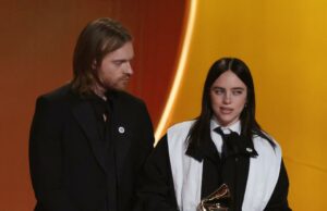 Finneas chama ‘velhos brancos poderosos indignados’ com discurso de Billie Eilish no Grammy Finneas chama ‘velhos brancos poderosos indignados’ com discurso de Billie Eilish no Grammy