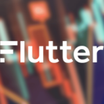 Flutter dobra a aposta nos mercados de previsão, apesar das preocupações dos investidores com o crescimento. Grande logotipo Flutter branco sobre um fundo desfocado de linhas coloridas de gráficos financeiros e padrões de velas.