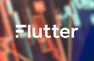 Flutter dobra a aposta nos mercados de previsão, apesar das preocupações dos investidores com o crescimento Flutter dobra a aposta nos mercados de previsão, apesar das preocupações dos investidores com o crescimento. Grande logotipo Flutter branco sobre um fundo desfocado de linhas coloridas de gráficos financeiros e padrões de velas.