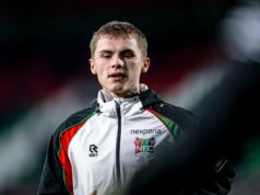 ‘Fortes habilidades técnicas’… Ex-garoto-prodígio do Man Utd assina contrato com o clube da Eredivisie Isak Hansen-Aaroen jogando pelo Man Utd sub-21 x Chelsea