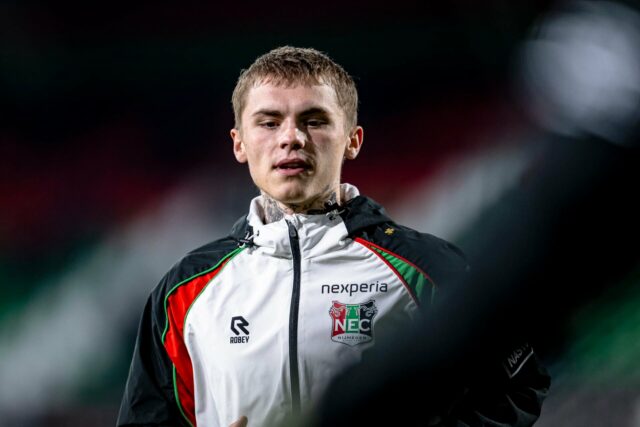 Isak Hansen-Aaroen jogando pelo Man Utd sub-21 x Chelsea