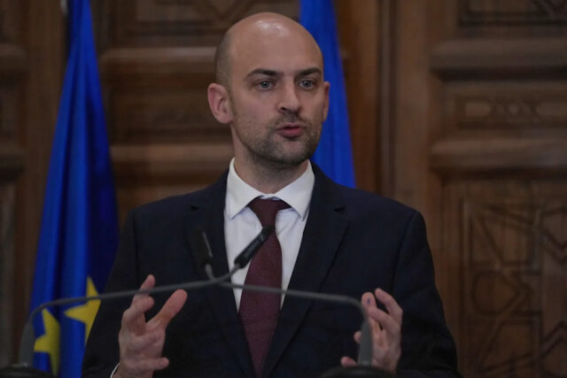 França convocará o embaixador dos EUA, Charles Kushner, por comentários Yahoo news home