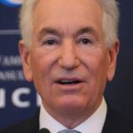 Charles Kushner foi isolado pelo governo francês.