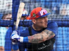 Francisco Alvarez, do Mets, marca home run em sessão de treinos de rebatidas ao vivo O apanhador do Mets, Francisco Alvarez, fotografado praticando rebatidas no início do treinamento de primavera, acertou um home run da BP no campo de defesa em 21 de fevereiro de 2026.