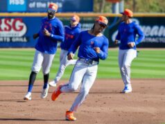 Francisco Lindor realiza exercícios de corrida com companheiros de equipe pela primeira vez nesta primavera O destro do Mets, Tobias Myers, sai do campo depois de lançar duas entradas de treino de rebatidas em 18 de fevereiro de 2026