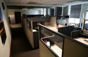 Funcionários da cidade devem comparecer ao trabalho Kyla Wilkenfeld-Bronson foi rejeitada pelo Departamento de Finanças da Prefeitura de Los Angeles porque fecha às sextas-feiras.