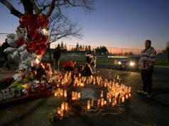 Funcionários da escola estavam alertando sobre a segurança na Deer Valley High, em Antioch. Então um menino foi morto no campus Funcionários da escola estavam alertando sobre a segurança na Deer Valley High, em Antioch. Então um menino foi morto no campus