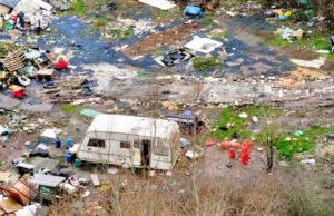 Fúria depois que viajantes deixam acampamento ilegal parecendo “zona de guerra” Yahoo news home