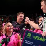 Futebol de bandeira da Bay Area e estrelas da NFL iluminam o Super Bowl LX no Toyota Glow-Up Classic que brilha no escuro