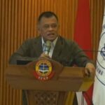 Gatot explica artigos da Lei da Polícia Nacional e afirma que não há razão para o Chefe da Polícia Nacional rejeitar a linha de comando do presidente