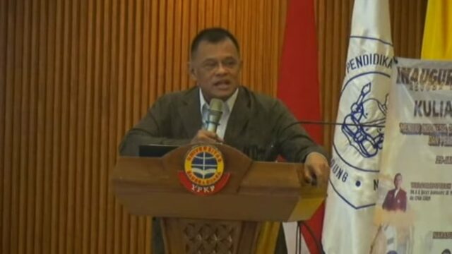 Gatot explica artigos da Lei da Polícia Nacional e afirma Gatot explica artigos da Lei da Polícia Nacional e afirma que não há razão para o Chefe da Polícia Nacional rejeitar a linha de comando do presidente