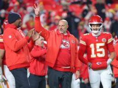 Giants contratam Matt Nagy como coordenador ofensivo Matt Nagy (c.) com o quarterback do Chiefs, Patrick Mahomes (15).