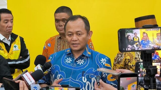 Golkar pede aos quadros que concordem em não se atacarem Golkar pede aos quadros que concordem em não se atacarem no gabinete: não comam laranjas