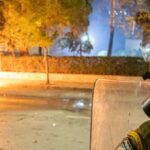 Grécia: 313 presos em operação universitária após multidão bombardear a polícia