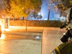 Grécia: 313 presos em operação universitária após multidão bombardear a polícia Grécia: 313 presos em operação universitária após multidão bombardear a polícia