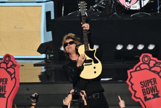 Green Day abre o Super Bowl de forma empolgante
