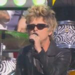 Green Day lança F-Bombs no pré-show do Super Bowl com 'American Idiot', 'Holiday' e 'Good Riddance'