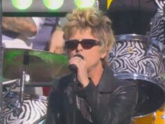 Green Day lança F-Bombs no pré-show do Super Bowl com ‘American Idiot’, ‘Holiday’ e ‘Good Riddance’ Green Day lança F-Bombs no pré-show do Super Bowl com 'American Idiot', 'Holiday' e 'Good Riddance'