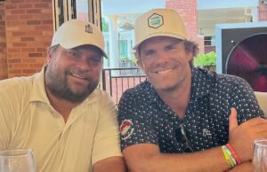 Greg Olsen, da NFL, anuncia a morte de seu irmão Chris aos 42 anos no Emotional Post Chuck Negron Três Cachorros Mortos à Noite