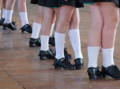 Grupos de dança irlandesa na berlinda depois que dançarina trans se qualifica para vários campeonatos mundiais femininos Grupos de dança irlandesa na berlinda depois que dançarina trans se qualifica para vários campeonatos mundiais femininos