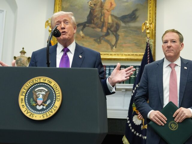 Grupos de defesa processam a administração Trump pela revogação da descoberta de perigo
