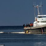 A Guarda Costeira cubana matou quatro pessoas em uma lancha registrada na Flórida depois que a embarcação cruzou as águas do país e abriu fogo, disseram autoridades cubanas. Uma imagem de um navio da Guarda Costeira cubana é retratada, e não o navio no incidente de quarta-feira