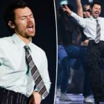 Harry Styles abre o BRIT Awards 2026 com uma performance incrível de ‘Aperture’
