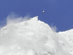 Helicóptero desencadeia avalanche em alerta máximo nos Alpes franceses Helicóptero desencadeia avalanche em alerta máximo nos Alpes franceses