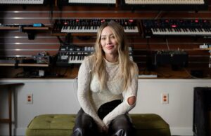 Hilary Duff está tentando ouvir a parte saudável de seu cérebro Hilary Duff está tentando ouvir a parte saudável de seu cérebro