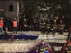 Hoje na história: 3 de fevereiro, trem suburbano bate em SUV perto da cidade de Nova York, matando 5 Hoje na história: 3 de fevereiro, trem suburbano bate em SUV perto da cidade de Nova York, matando 5