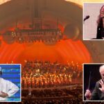 Fogos de artifício explodem no Hollywood Bowl durante uma apresentação orquestral da abertura de 1812.