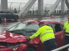 Homem acusado após acidente com vários veículos na Story Bridge de Brisbane Um homem foi acusado depois de supostamente sequestrar uma mulher e depois bater o veículo na Story Bridge de Brisbane.