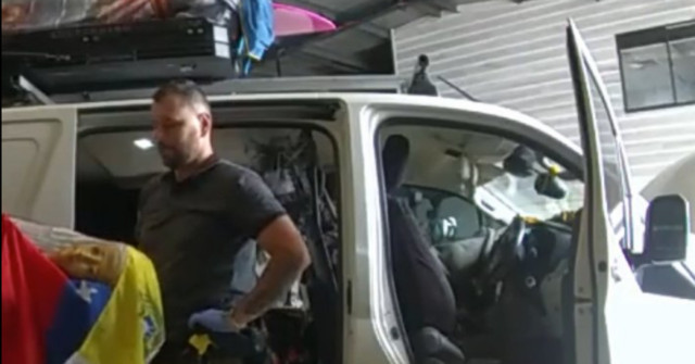 Homem acusado após preciosos artefatos egípcios ‘encontrados em trailer’
