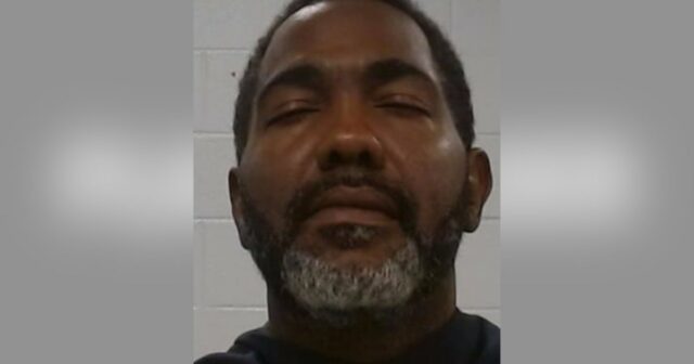 Mulher acusada de enviar vídeo explícito de criança para vítimas de abuso em prisão federal