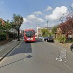 Um homem, de 30 anos, foi preso depois que uma mulher foi esfaqueada até a morte em Pound Lane, Willesden, na foto, por um agressor que se acredita ser conhecido dela