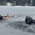 Homem de Washington cai no gelo em lago gelado – bem na frente de policiais praticando resgates na água