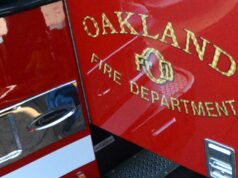 Homem deitado do lado de fora do quartel de bombeiros de Oakland atingido por veículo do corpo de bombeiros em resposta ao incêndio Homem deitado do lado de fora do quartel de bombeiros de Oakland atingido por veículo do corpo de bombeiros em resposta ao incêndio
