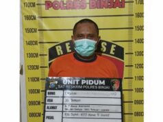 Homem desempregado em Binjai Colong três máquinas externas AC de minimercado Homem desempregado em Binjai Colong três máquinas externas AC de minimercado